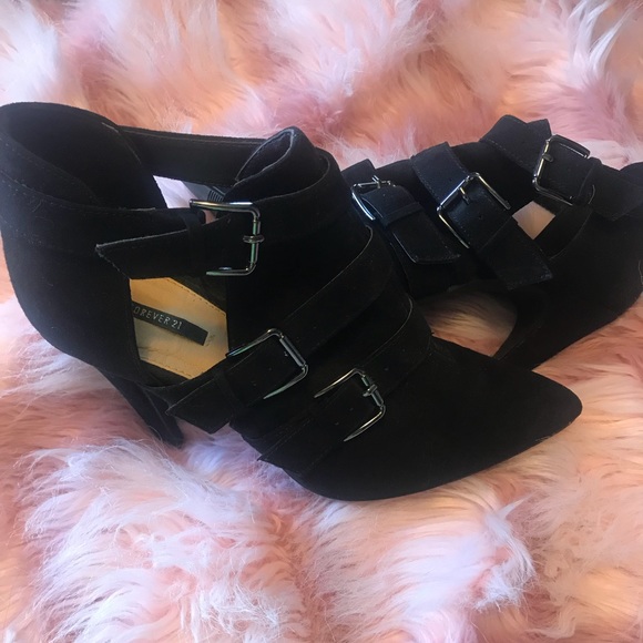 Black heels - Picture 1 of 2